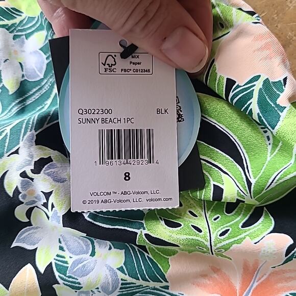 Volcom Girls Sunny Beach Floral One-Piece Swimsuit Kids 8 NEW Adjustable black - Picture 2 of 5